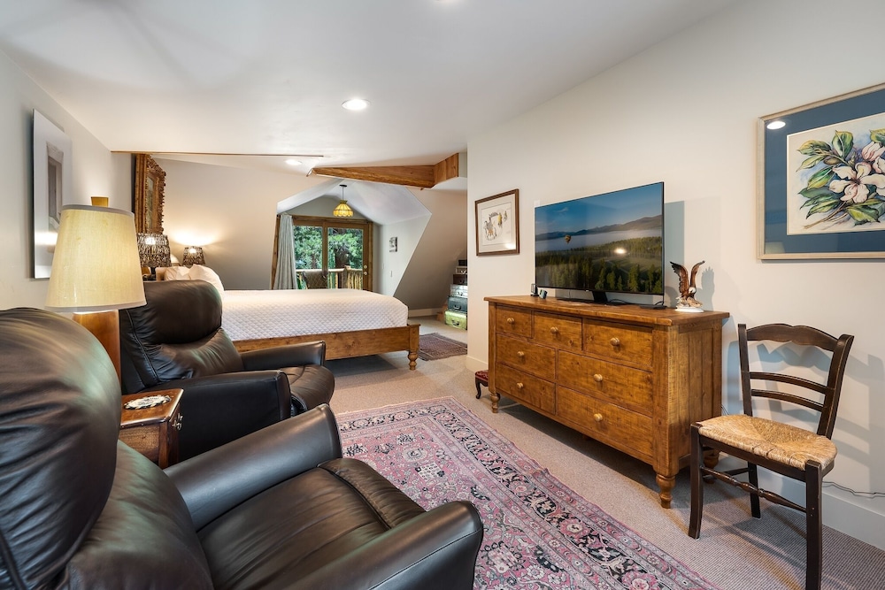 The River House 3 Bedroom Cabin