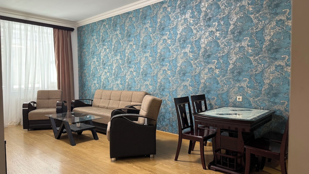 Comfortable apartments on Northern Avenue by Sweet Home