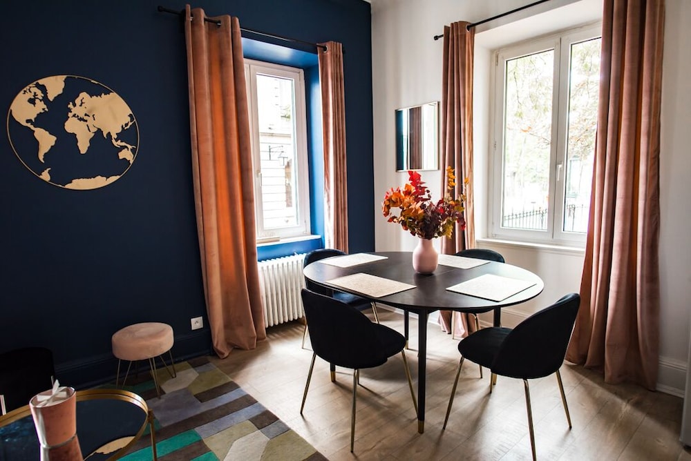 Théâtre Sinne Luxury Apartment view 2