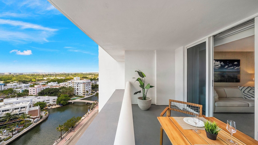 Luxury Vacation Rentals at 1 Hotel & Homes by LRMB