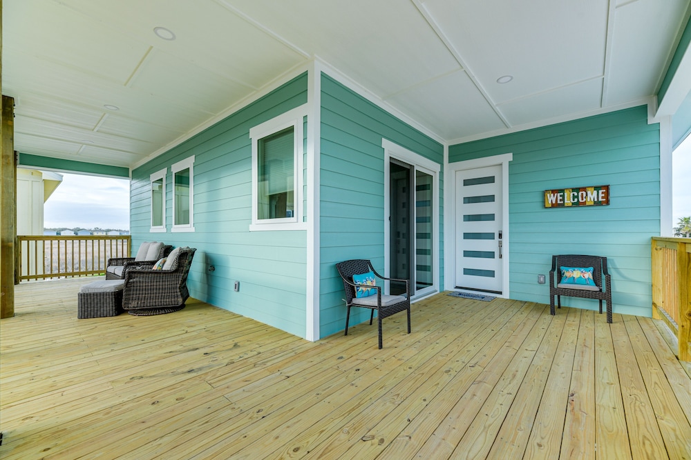 6 Mi to Beach: Modern Rockport Home! view 2