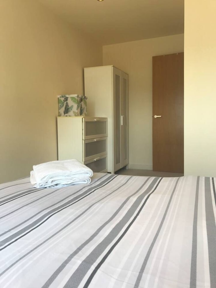 Apartment-sleeps4-balcony-parking-petsok view 3