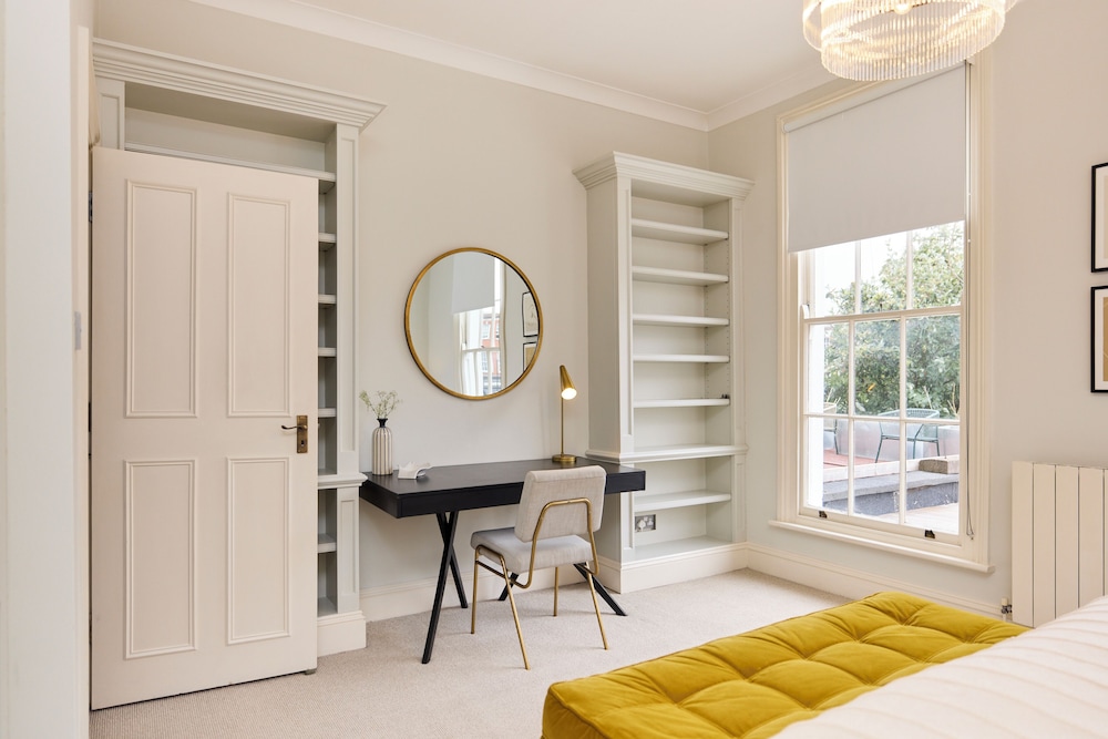 Regent's Park Mews