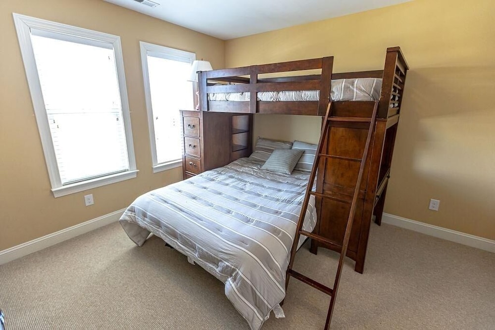 R & R By The Sea 4 Bedroom Home by RedAwning