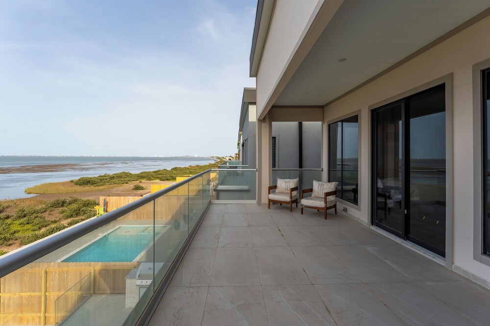 Spacious Bay