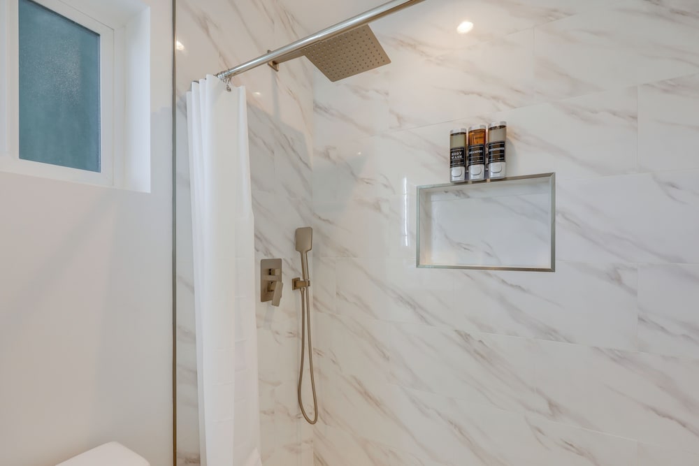 35 Mi to LA: Modern Apartment in Chino!