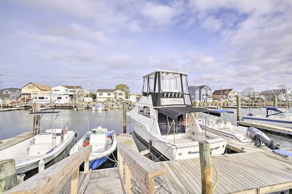 Island Park Couple's Escape 1 Mi to Beach! - Property Image 7