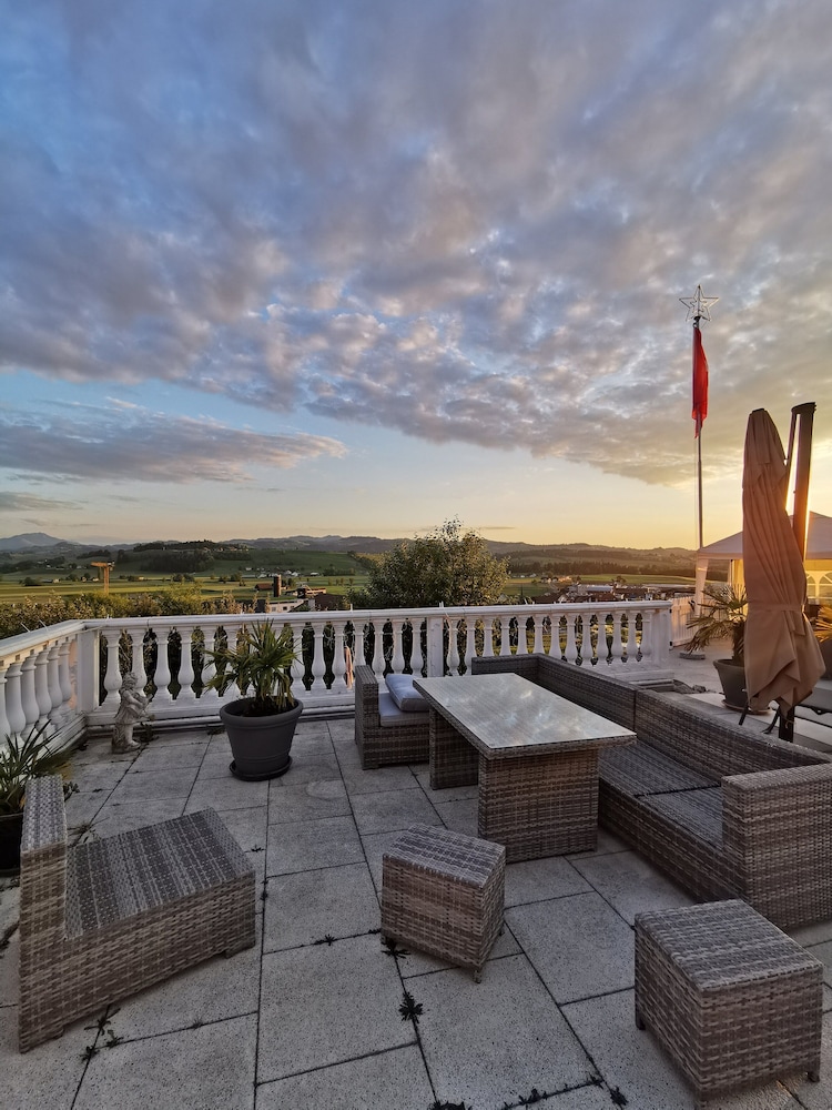Comfortable mountain view apartment near Lucerne