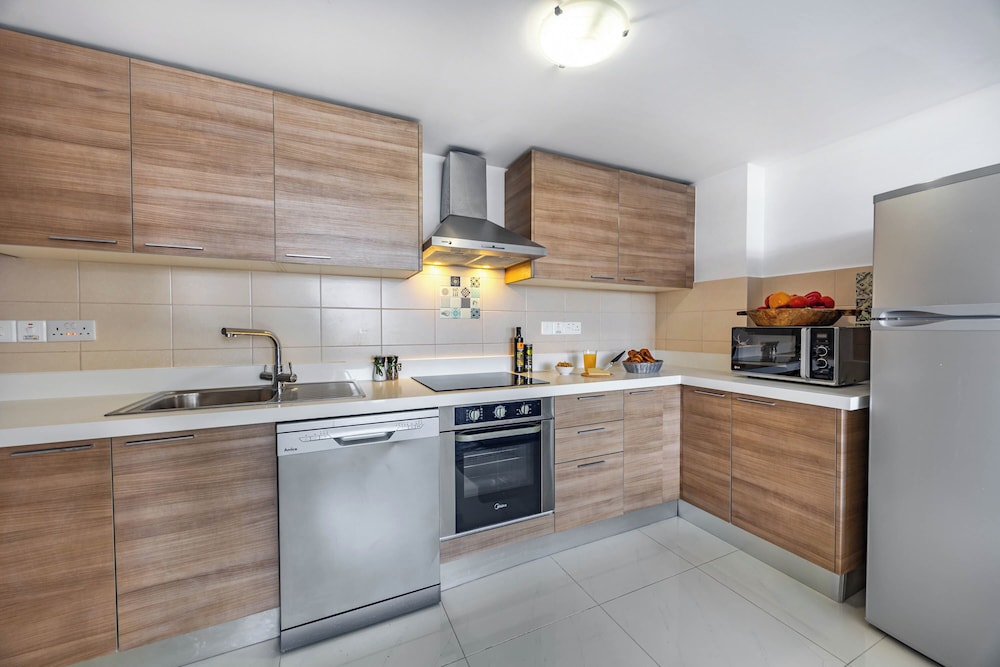 Marathon Beach Apartment With Shared Pool