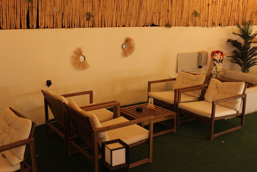 Bonnie City Hotel - Image 25