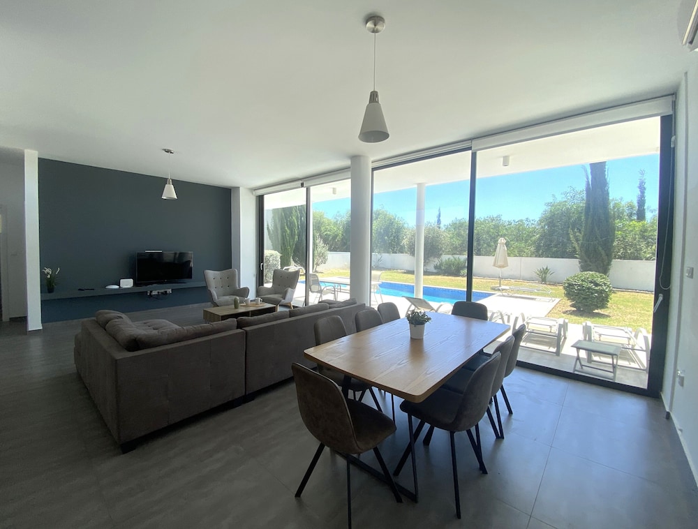Ayia Napa Nissi Pearl Villas
