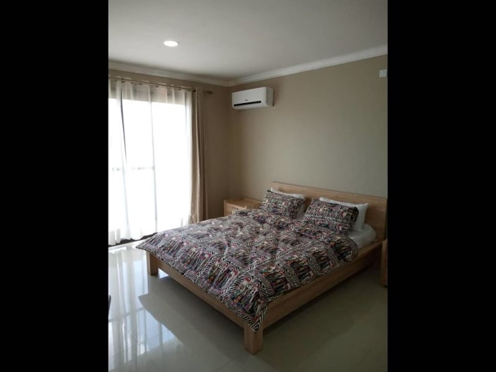 4 Bedrooms Exclusive Apartment in Jesmondin view 5