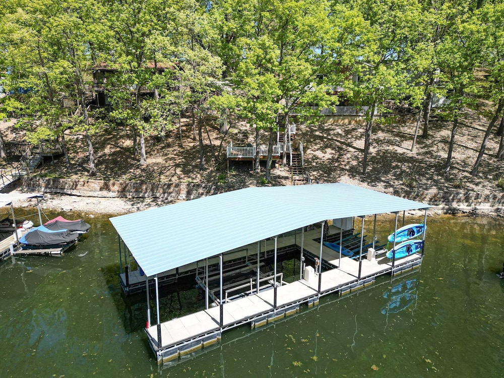Stunning Views of the 7.5mm, Private Dock, Spacious Decks, Kayaks & More!