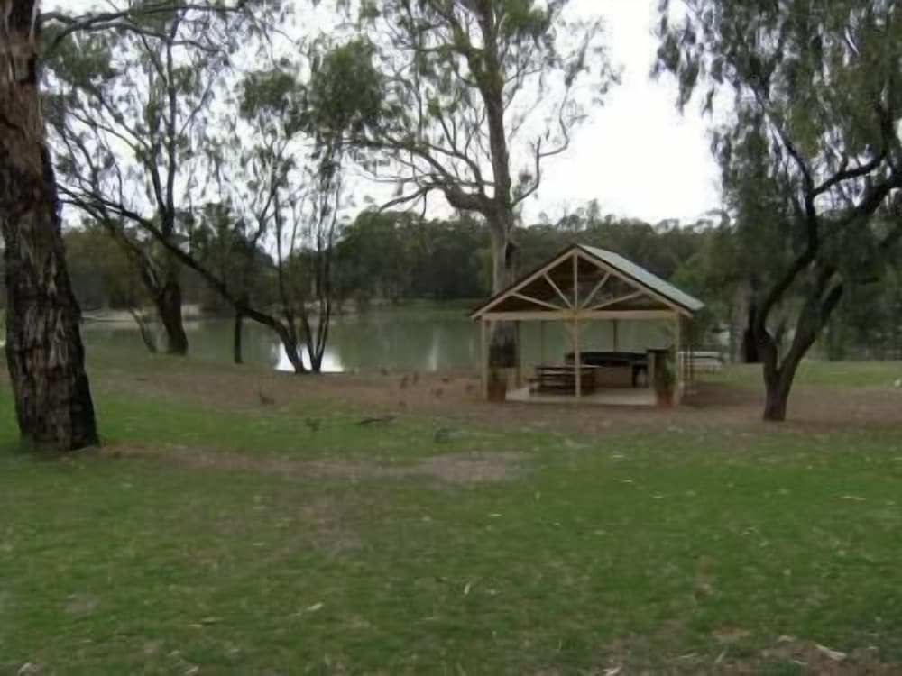 Euston Club Motel