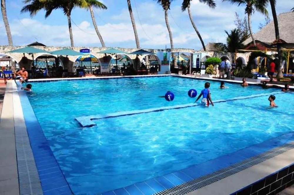 Best Western Jangwani Sea Breeze Hotel