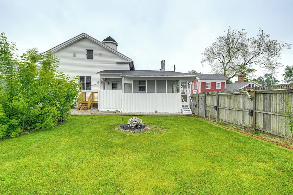 4 Mi to Lake: Unique Family Retreat in Akron Area