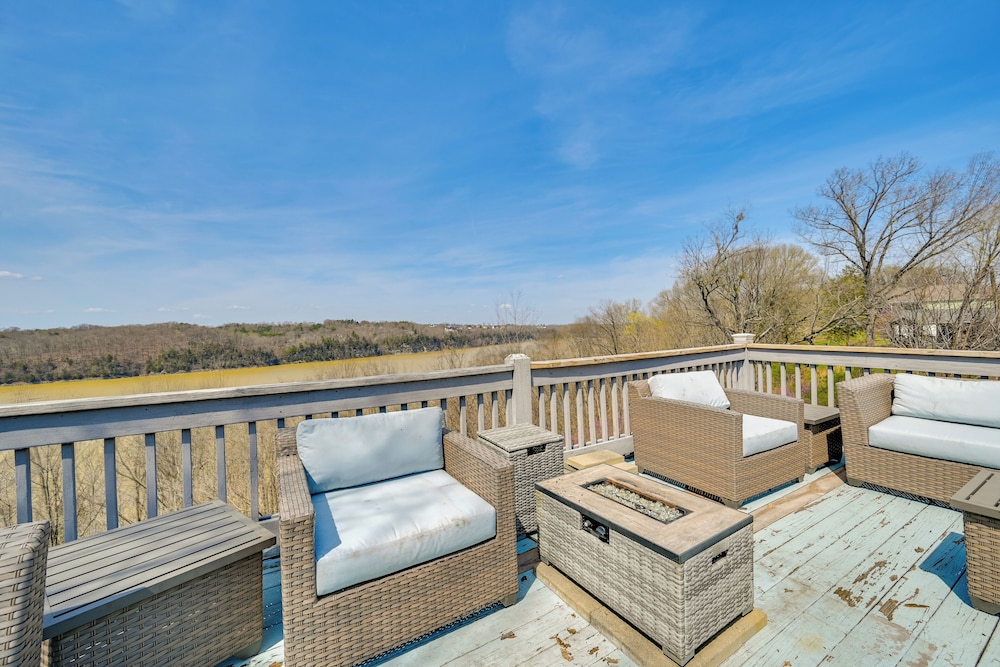 Lake Cumberland Home w/ Hot Tub & Game Room