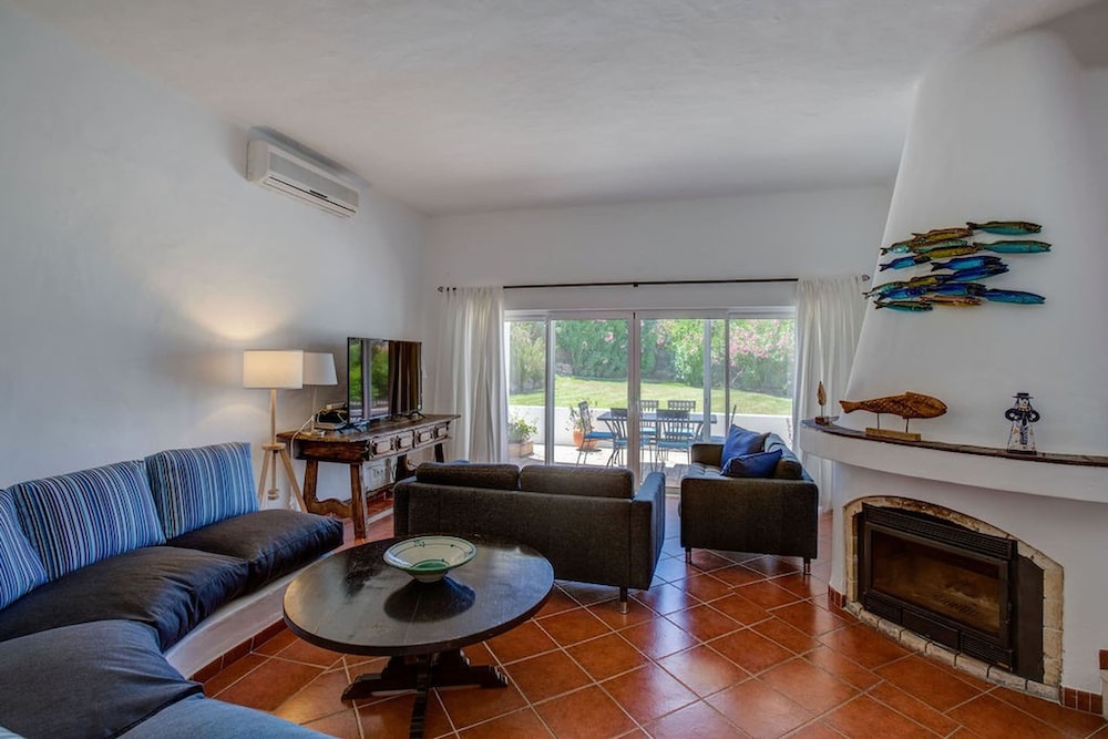 Casa Ninho Spacious 5 Bedroom Villa in an Enviab