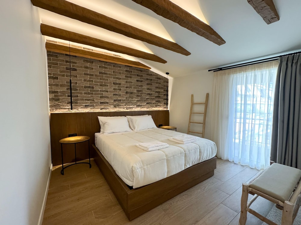 Naoussa Downtown Suite - Indulge in Luxury photo 3