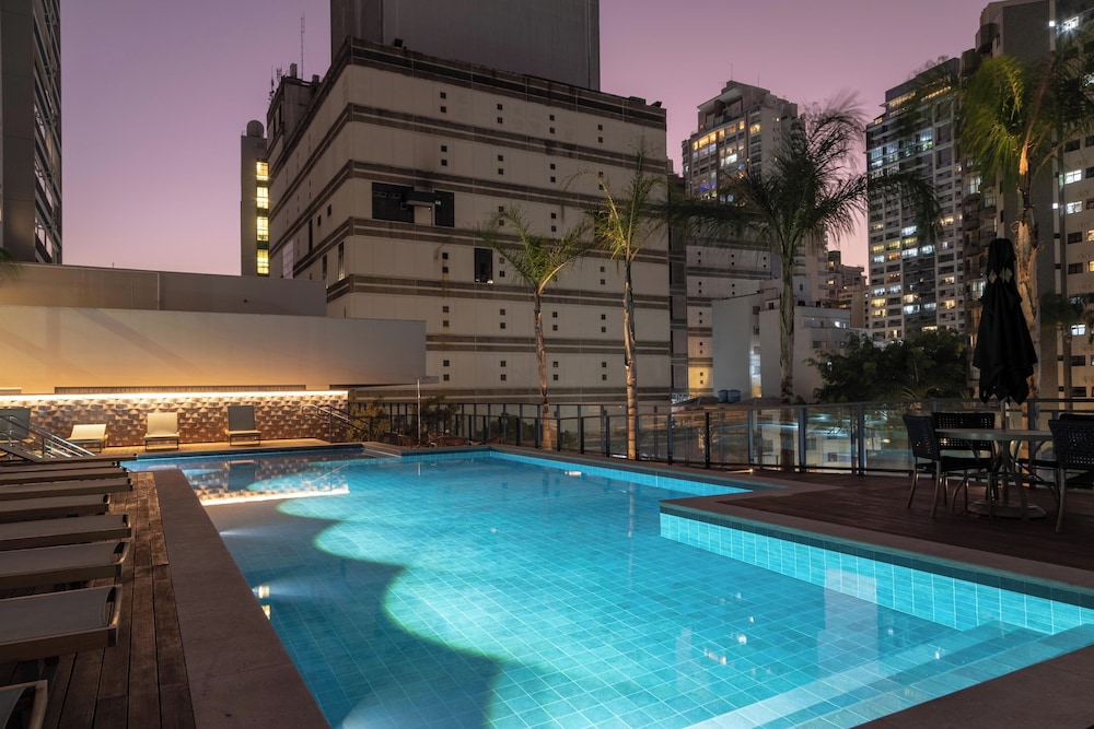 Piscina- academia- AC - Brazilian Corner