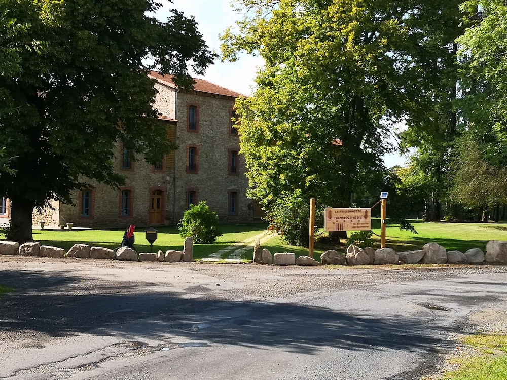 Photo 33