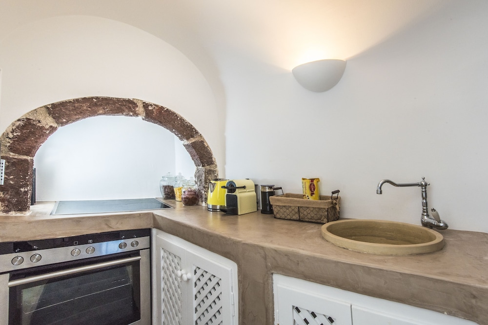 Anemi House & Villas