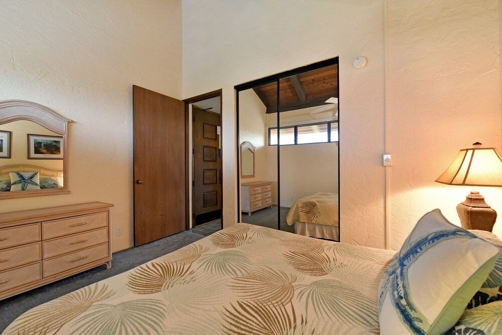 Papakea #d402 3 Bedroom Condo by RedAwning