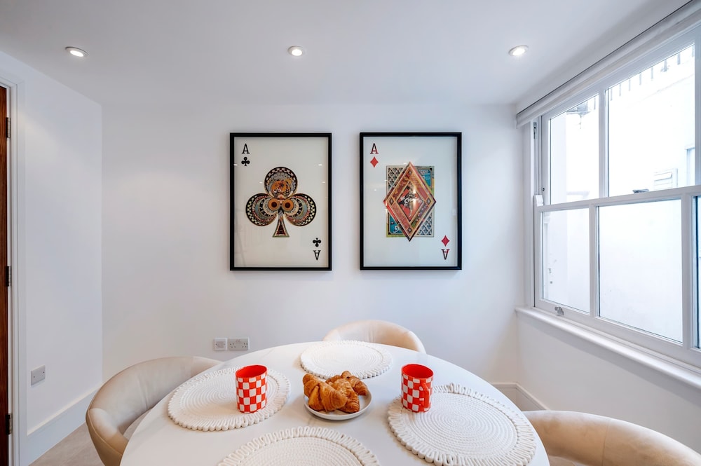 The Urban Minimalist- Notting Hill 2 Bed