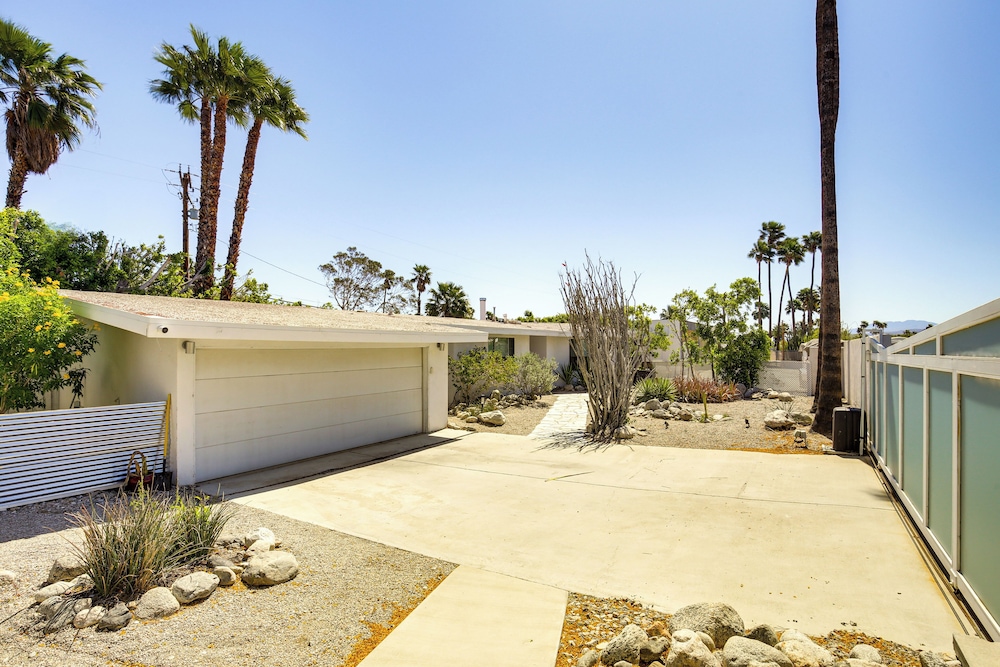 3 Mi to Dtwn: Palm Springs Gem w/ Private Pool!