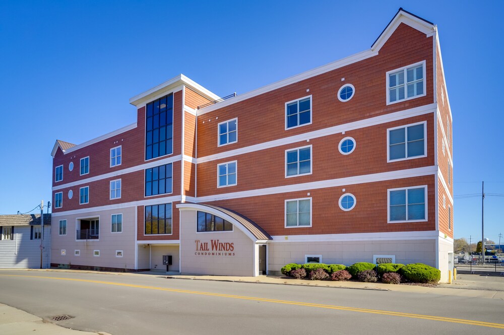 St Joseph Condo < 1 Mi to Beach & Downtown! view 5