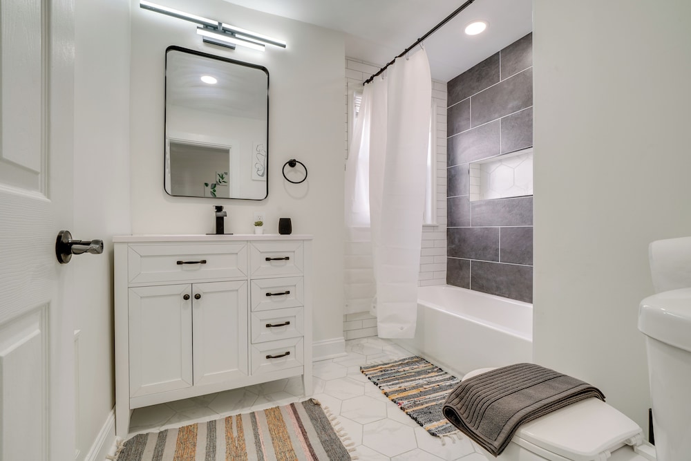4 Mi to Dtwn: Pet-friendly Home in Pittsburgh