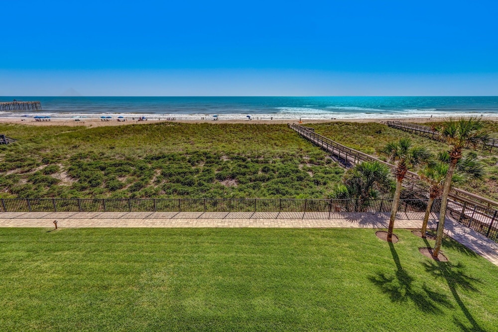 Amelia South 2 Bedroom Condo by RedAwning view 2