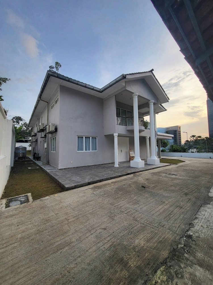 Luxury Tropical Bungalow in Damansara Golden Core
