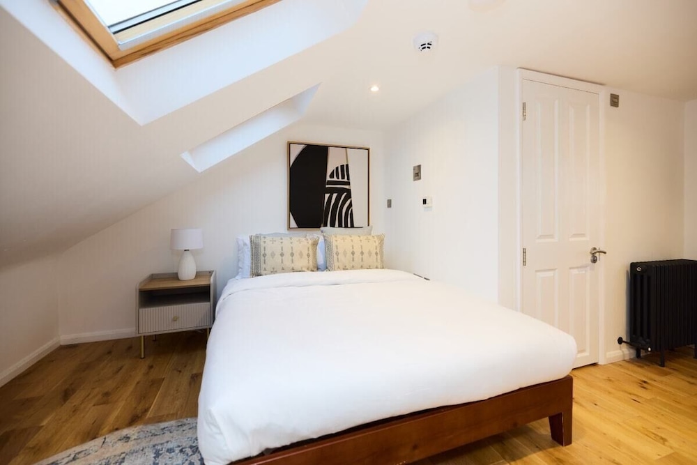 The Belsize Park Place - Charming 6bdr Home With Garden