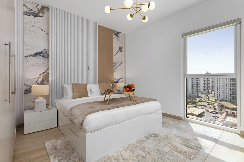 Maison Privee - Sleek Yas Getaway w/ Ferrari World and Canal Views