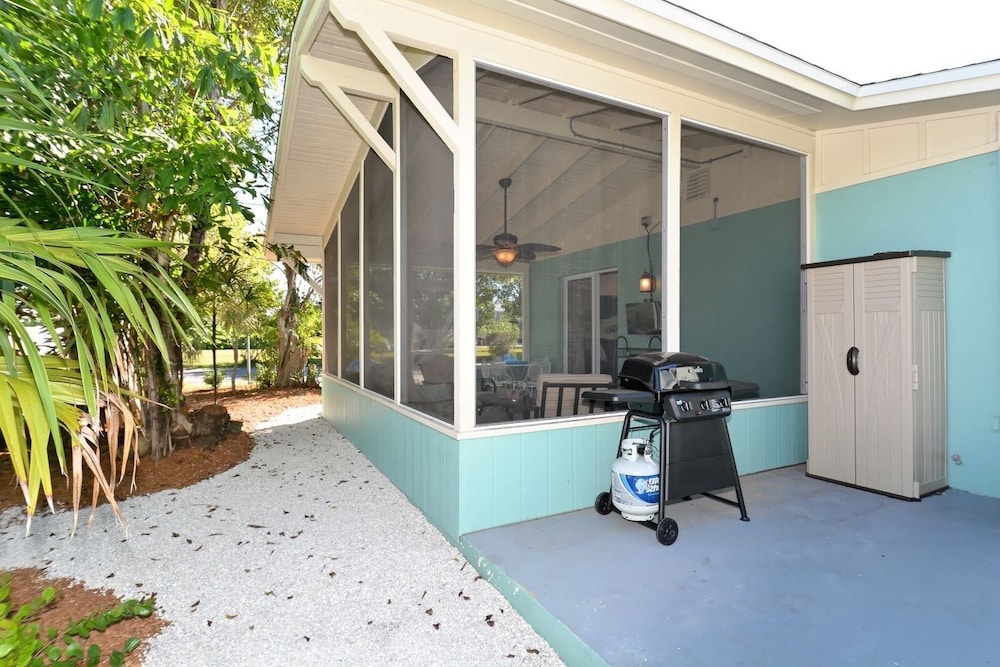 Minnow 2 2 Bedroom Villa by RedAwning