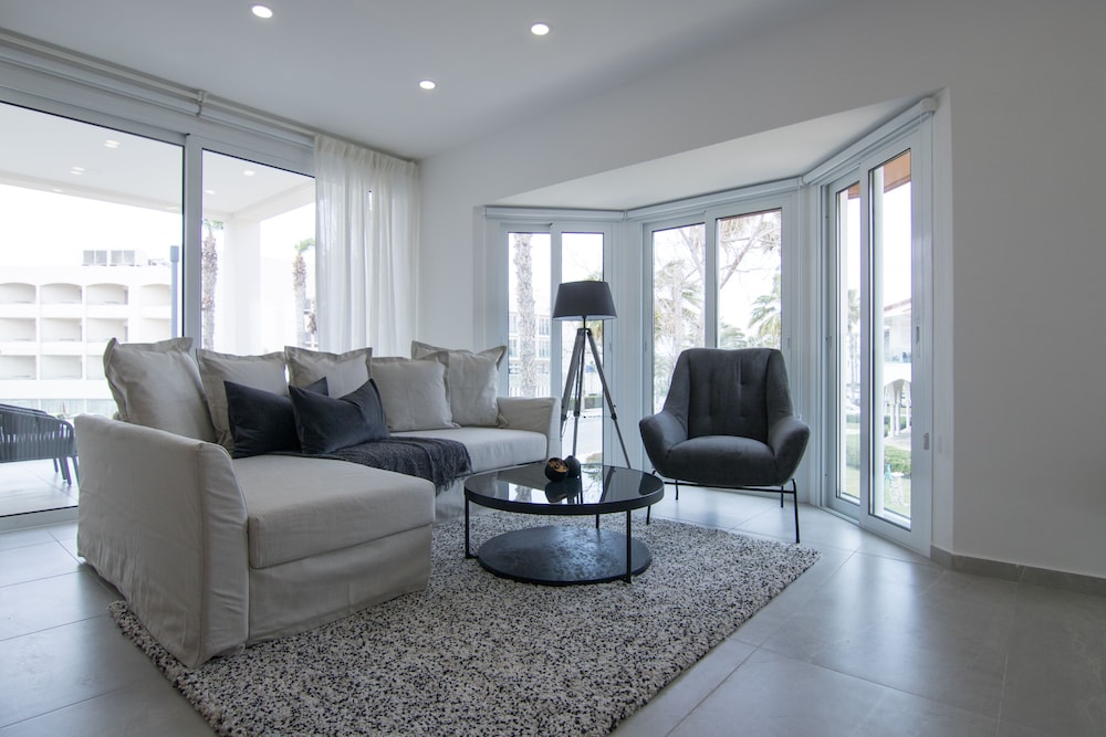 Phaedrus Living Seaview Luxury Flat Limnaria 134