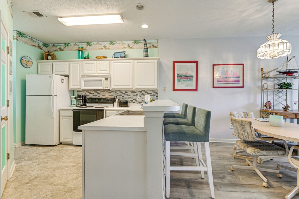 4 Mi to Ocean: Myrtle Beach Condo w/ Resort Perks