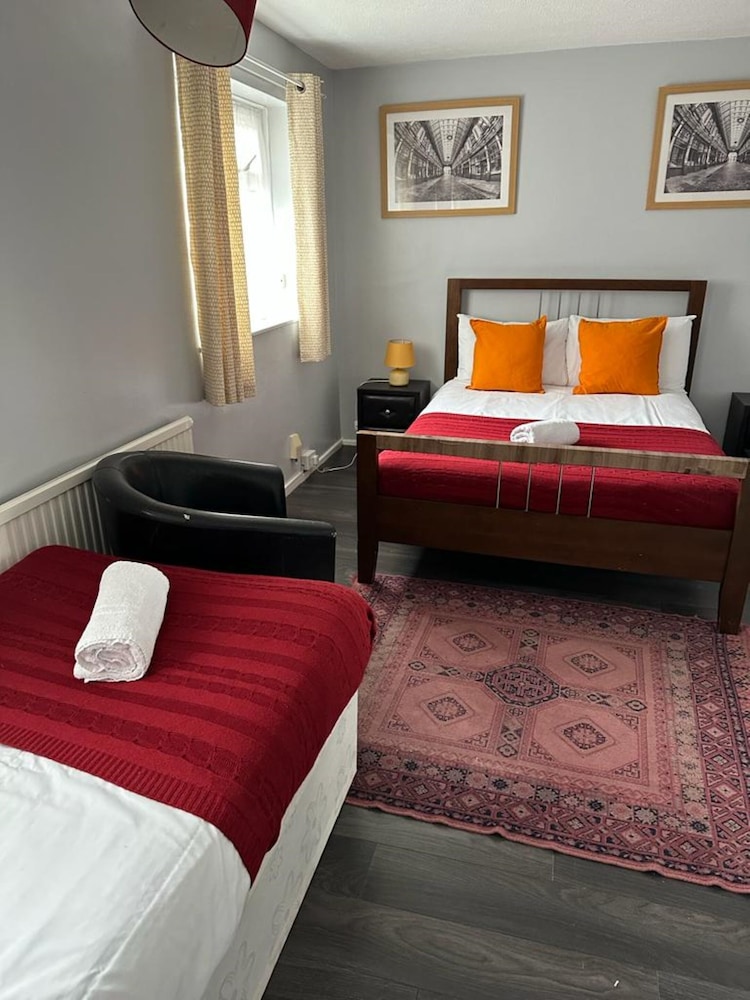 Poynters House - Huku Kwetu Luton view 2
