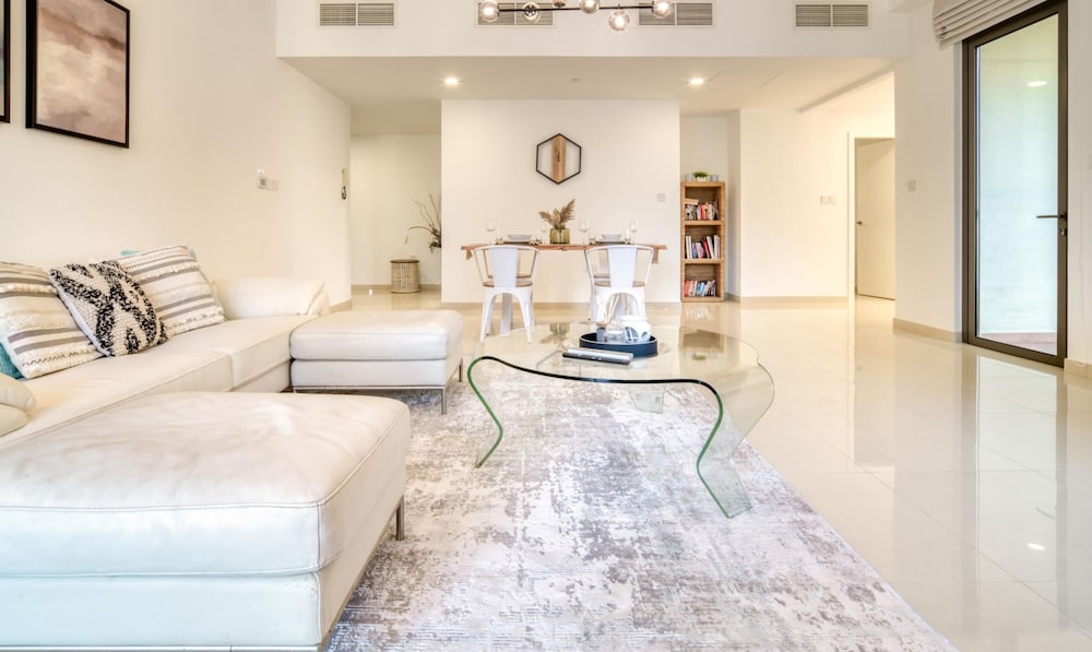 JBR Gem Spacious 1BR Apt With Balcony