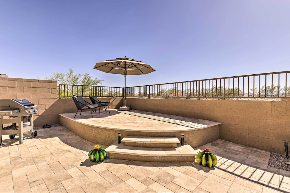 Goodyear Getaway w/ Hot Tub on Public Golf Course! view 5