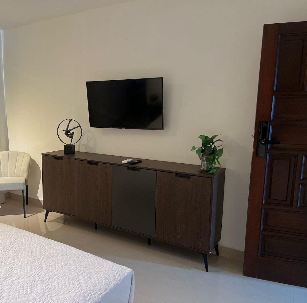 Plaza Colonial Residence By YellowKey