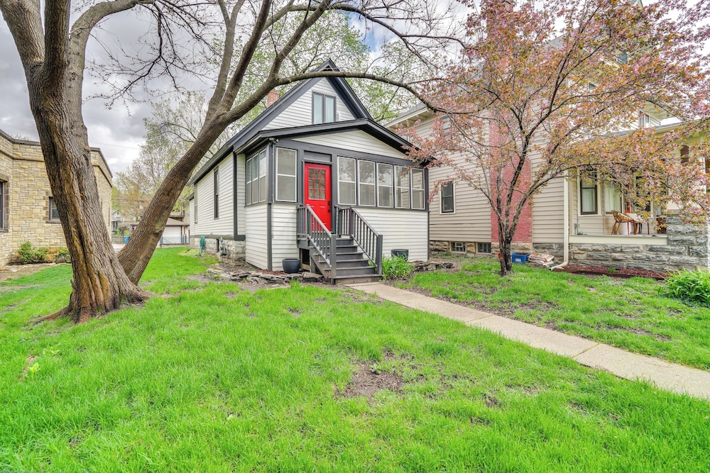 Saint Paul Vacation Rental Near Shopping & Dining!