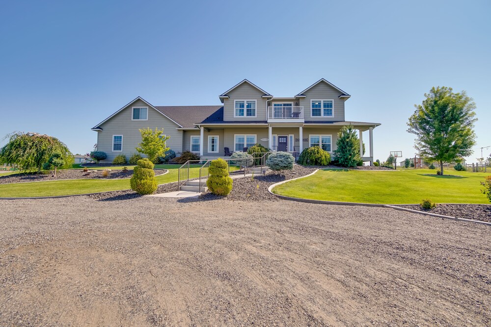 Kid-friendly Pasco Farmhouse w/ Playset, Game Room view 3