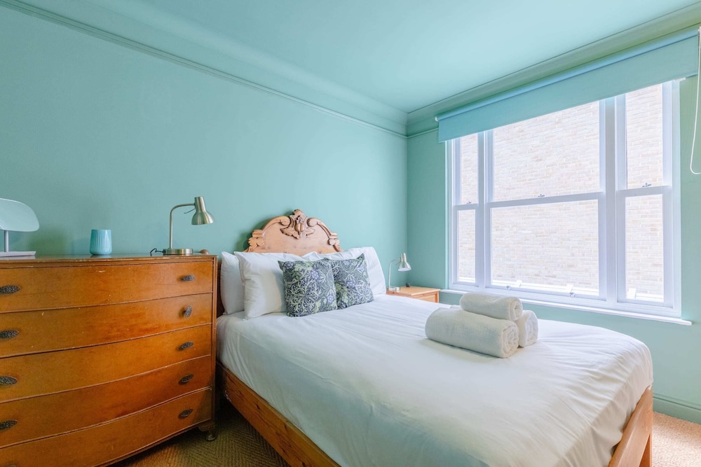 3 Bed House, Sleeps 8 - Near St Pancras
