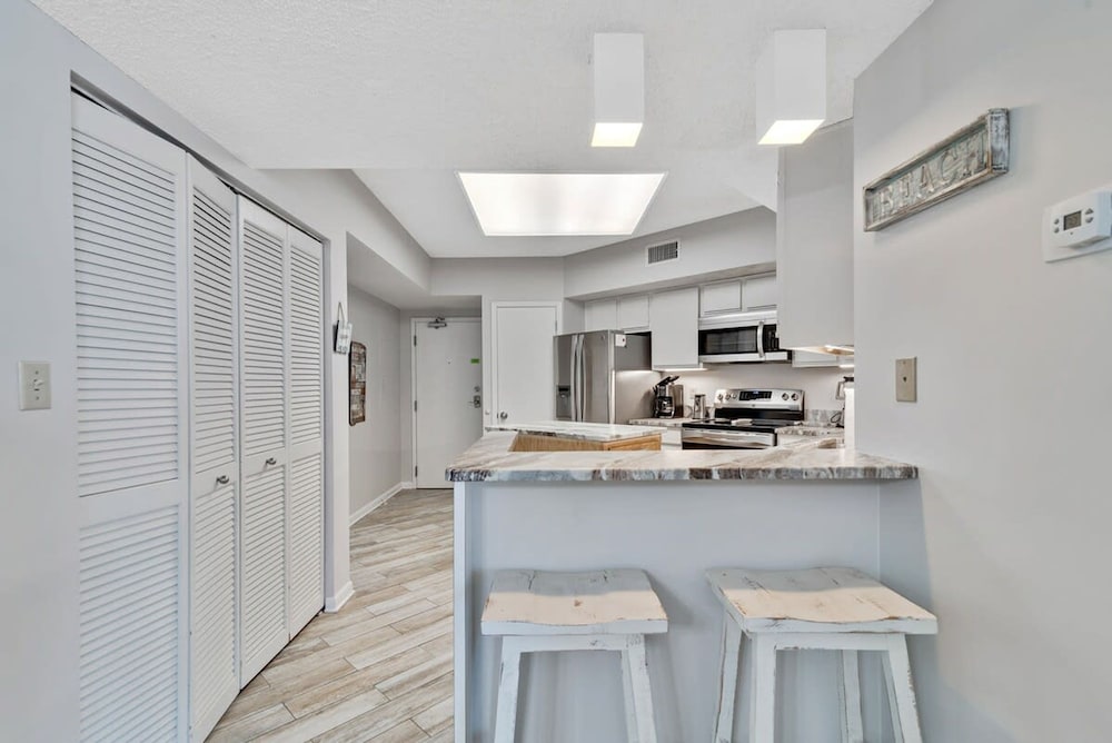 Windward Pointe 804- Sleeps 10 Beachfront Resort Amenities view 5