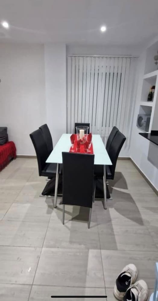 Stylish 2-bed Apartment Overlooking the Fairways