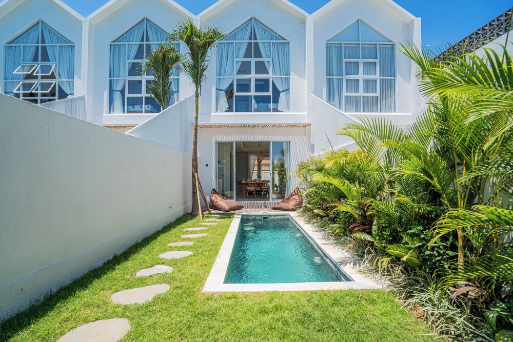 Sunny Villa Tumbak Bayuh