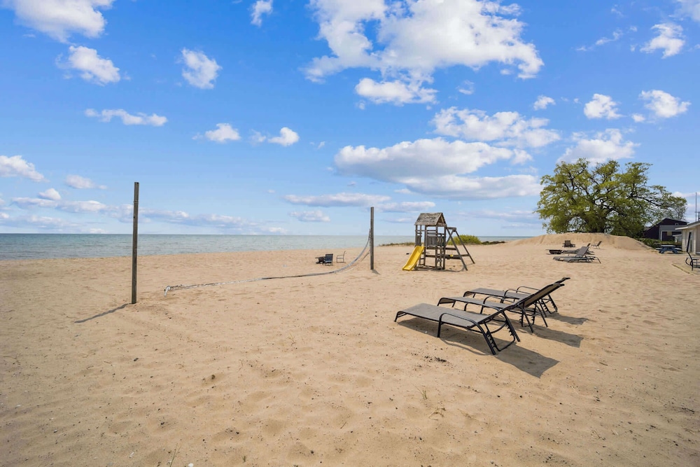 Barefoot Beach Resort