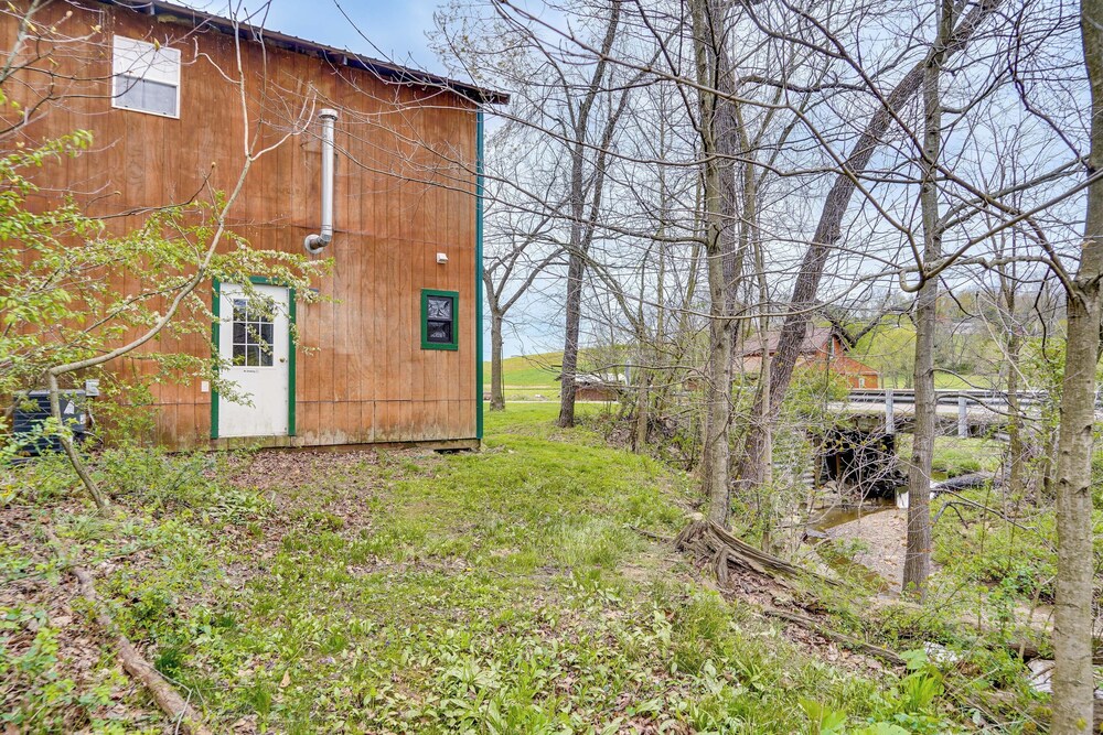 Rustic Mount Perry Cabin Near Fishing Pond  Farm - Property Image 6